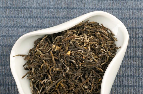 張一元茉莉花茶：湯清味濃，入口芳香回味無窮